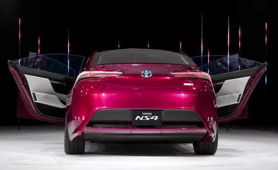  Toyota NS4 Advanced Plug-In Hybrid Concept 2012 года  (фото 24 из 29)